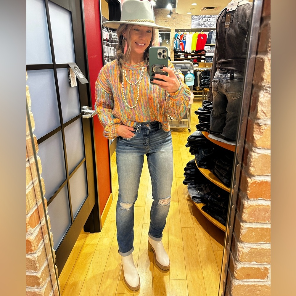 Buckle BKE Mom jeans distressed medium light wash superior stretch size 24 crop